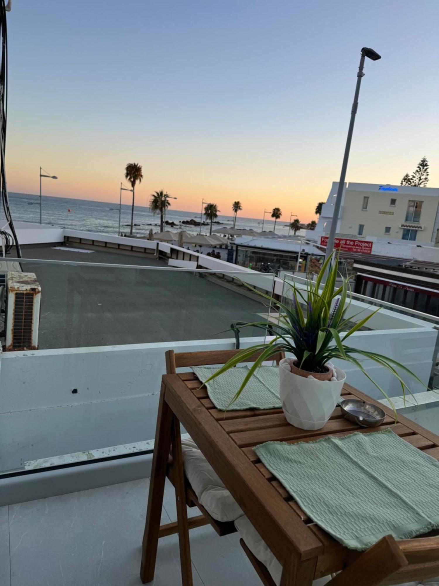 Beachside Light House Kato Paphos 82 Екстериор снимка