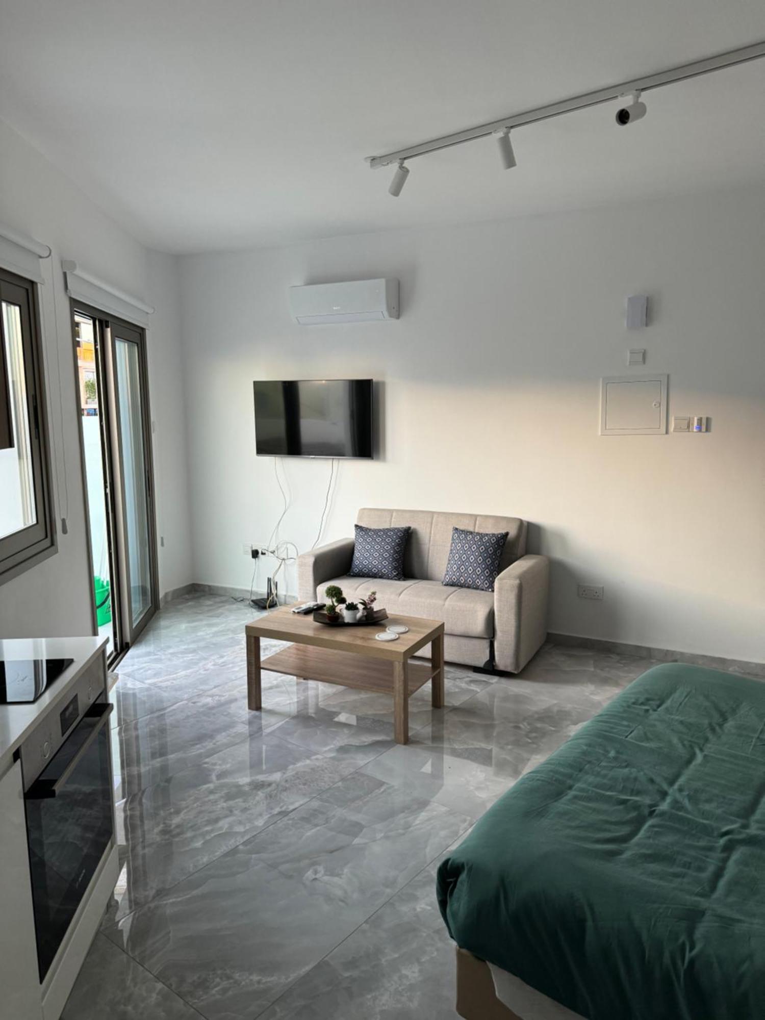 Beachside Light House Kato Paphos 82 Екстериор снимка